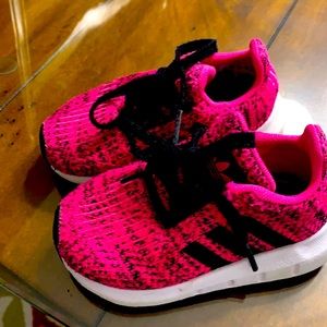 Toddler adidas tennis shoes